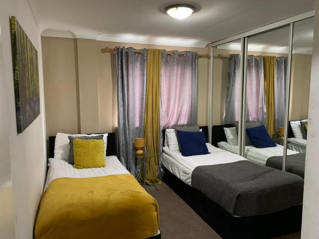 Appartamento 2 Bedrooms Modern Apartment, Full Kitchen, 5 Minutes Tube Station Londra