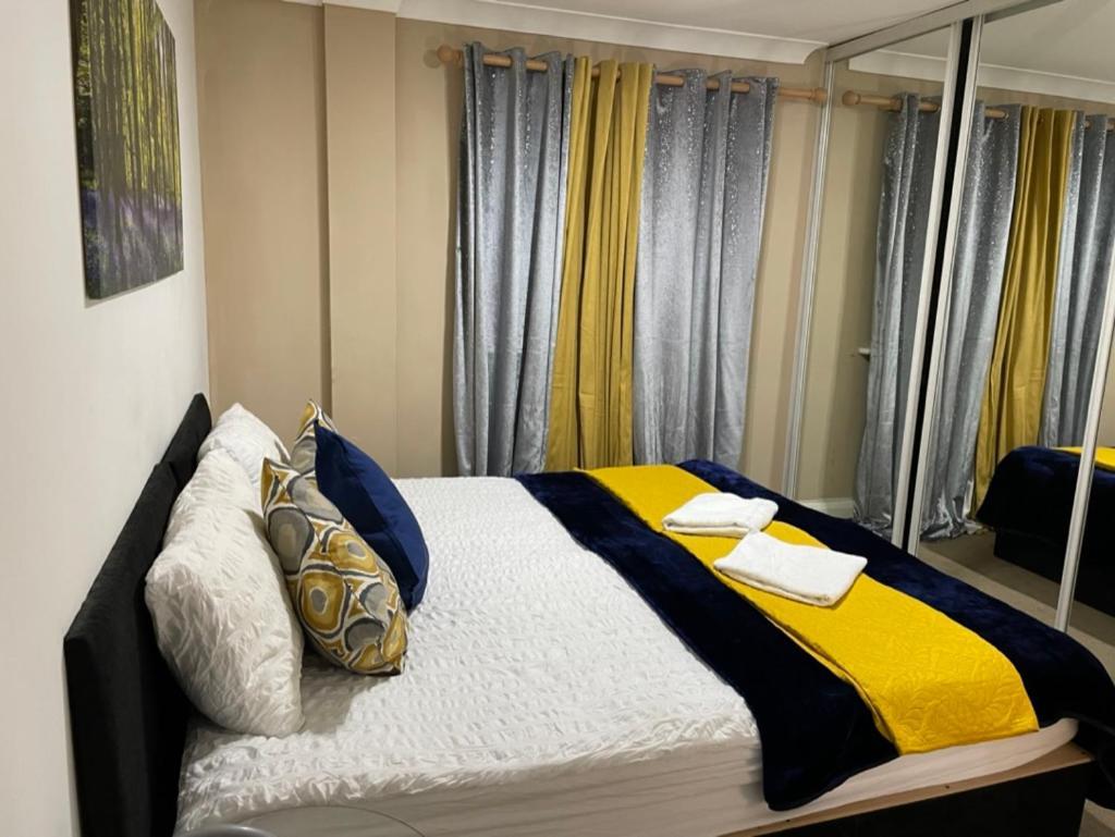 2 Bedrooms Modern Apartment, Full Kitchen, 5 Minutes Tube Station Appartamento *
