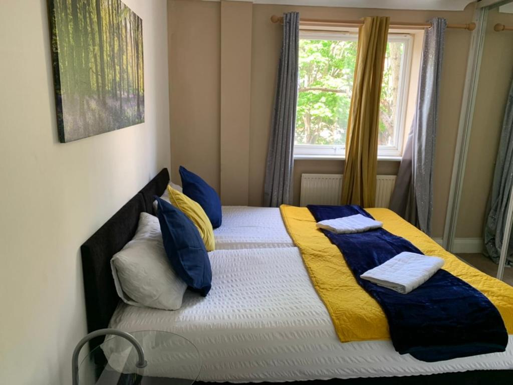2 Bedrooms Modern Apartment, Full Kitchen, 5 Minutes Tube Station Appartamento
