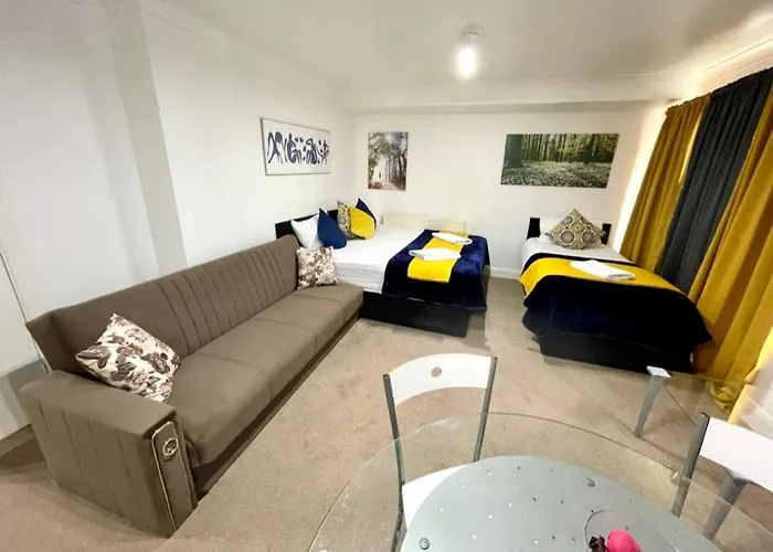 2 Bedrooms Modern Central London Apartment, Full Kitchen, 5 Minutes Tube Station